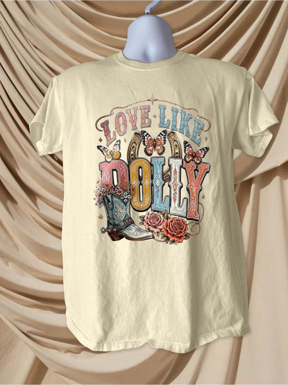 Gildan Cream 'Love Like Dolly' Graphic Tee - RIP Dolly Parton Country Music